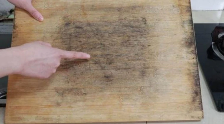 Vì sao thớt gỗ, tre dễ bị nứt và mốc