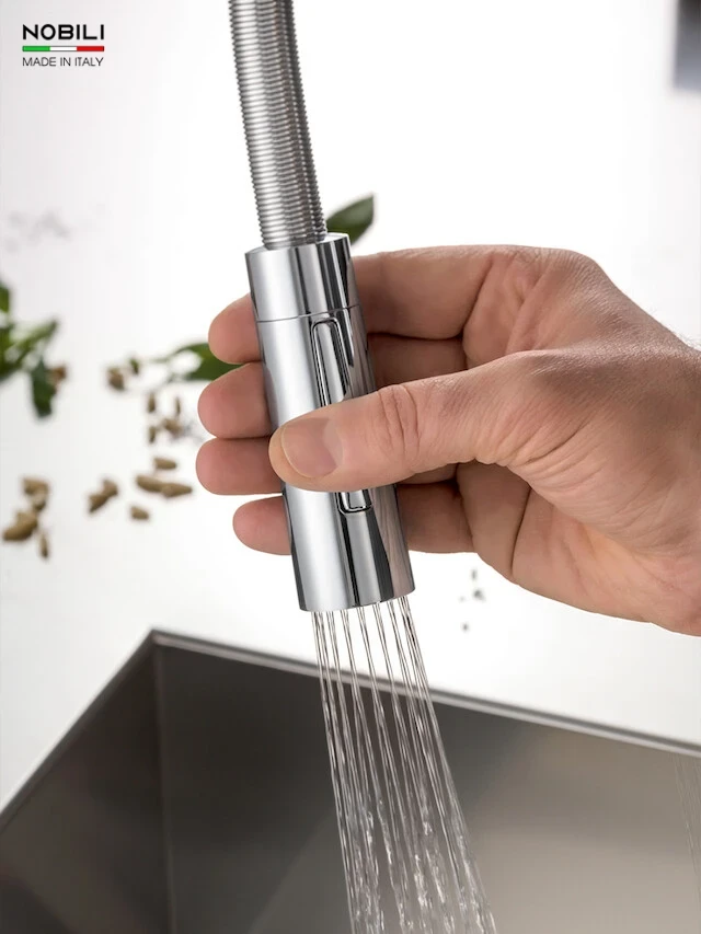 Đầu vòi 1 trong số bộ phận cấu tạo nên vòi rửa bát