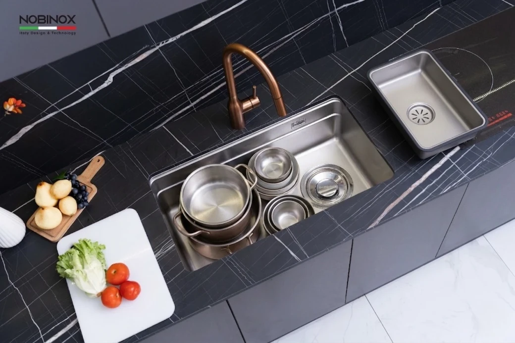 Chậu rửa bát với lỗ thoát nước đặt lệch tối ưu trải nghiệm