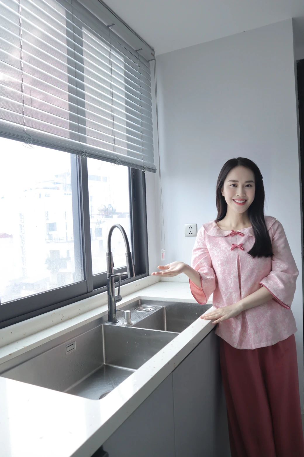Combo chậu vòi "Chân Ái" của MC Mai Phương
