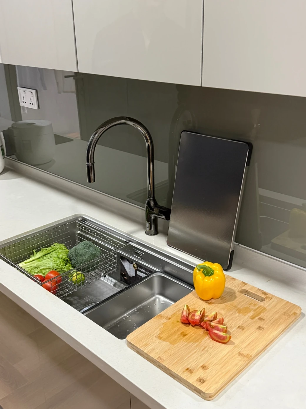 Bộ đôi chậu vòi rửa bát: Điểm nhấn đẳng cấp trong bếp của Patrik