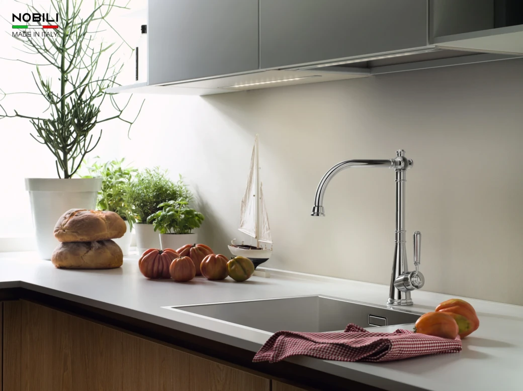 phối màu Chậu màu inox sáng, vòi tân cổ điển màu chrome