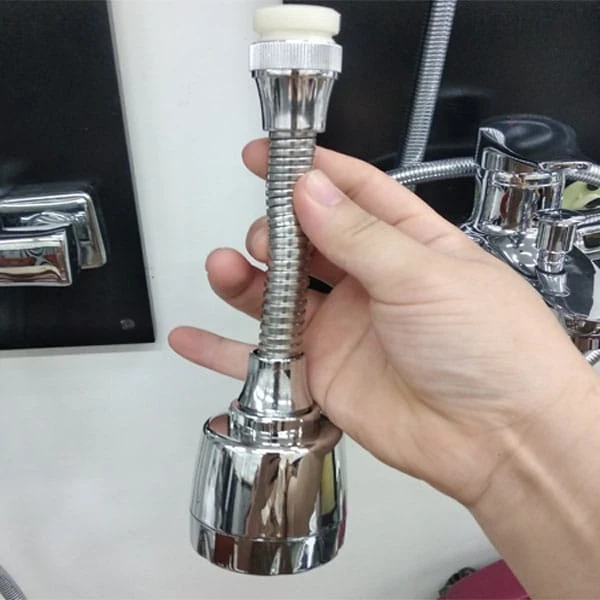 Lắp thêm đầu vòi để hạn chế bắn nước
