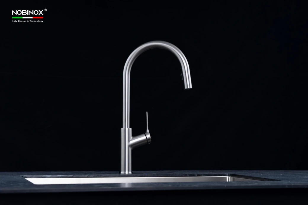  so sánh vòi rửa bát chất lượng với vòi giá rẻ