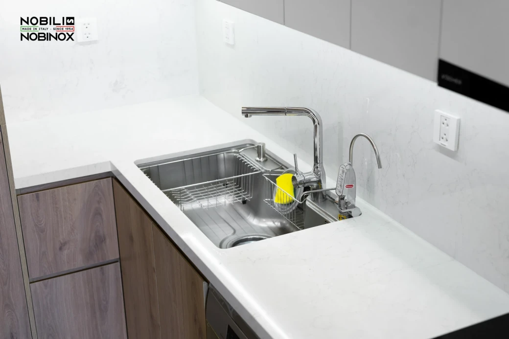 So sánh gắn tường và gắn chậu